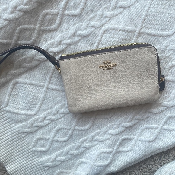 Coach wallet. - Picture 4 of 5